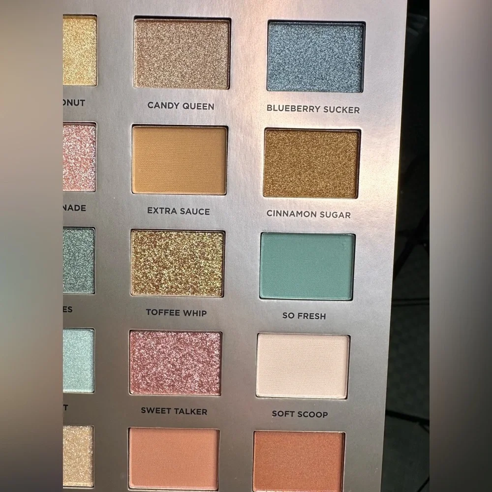 ICONIC London Multi-Color Eyeshadow Palette
